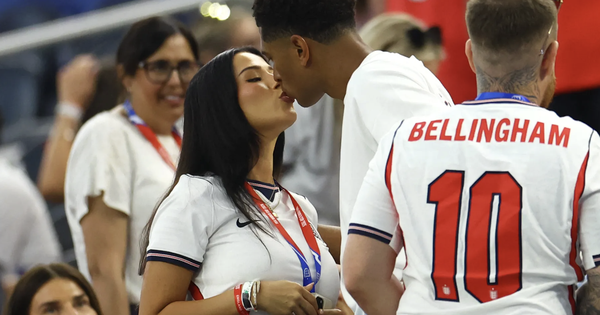 Chuyện ‘yêu’ tại World Cup 2026: Đội tuyển Anh cấm WAGs, còn Messi và Ronaldo thì sao? - hình ảnh - winrr88.com