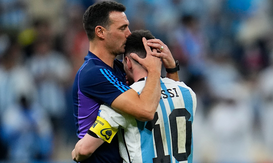 HLV Scaloni: ‘Trước khi ra quyết định, tôi luôn tham khảo Messi’ - hình ảnh - winrr88.com HLV Scaloni: ‘Trước khi ra quyết định, tôi luôn tham khảo Messi’ - hình ảnh - winrr88.com