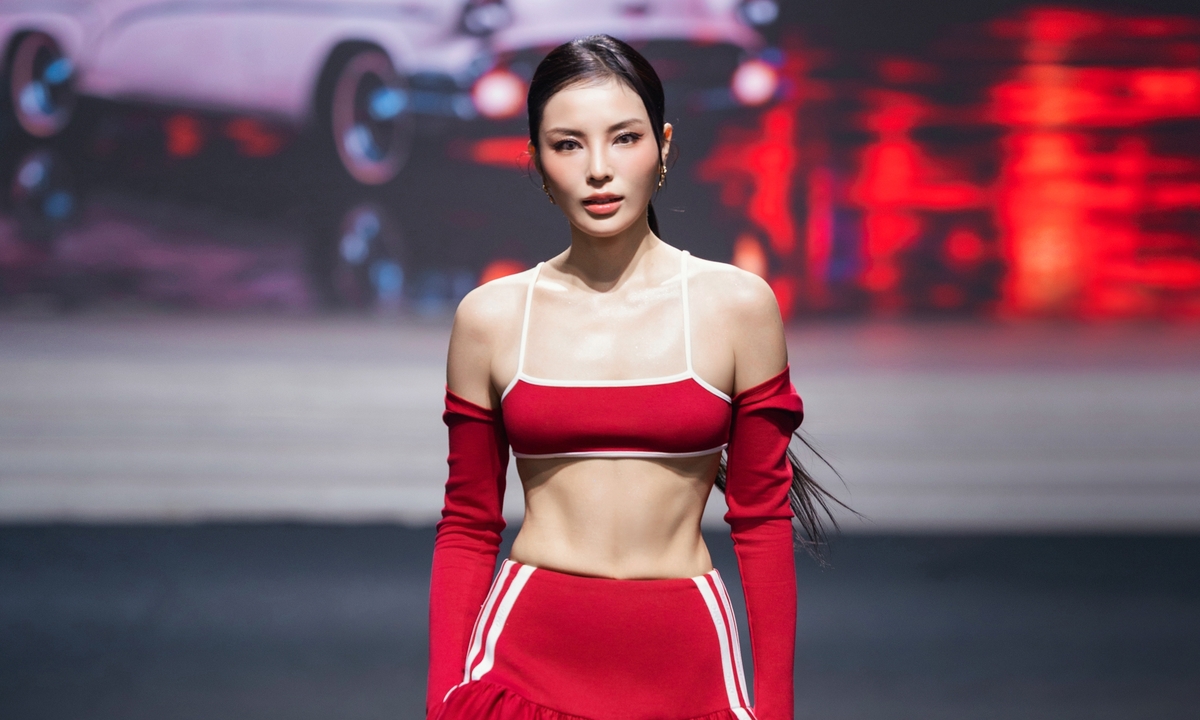 Đỗ Mạnh Cường lăng xê phong cách thể thao tại show DMC - hình ảnh - winrr88.com