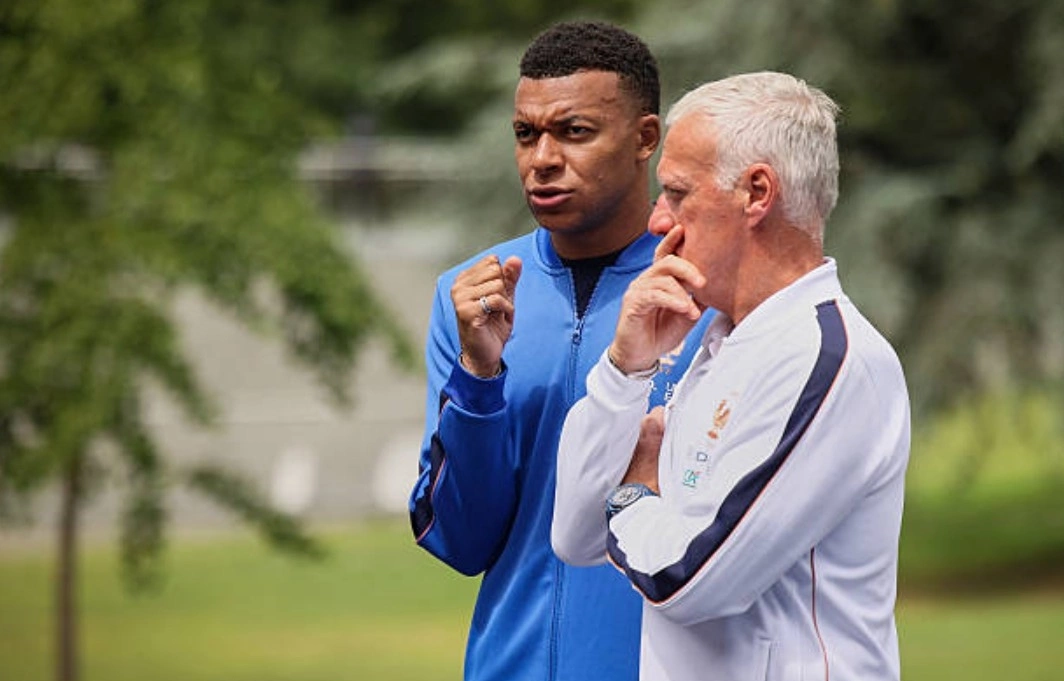 Deschamps: ‘Nhiều HLV cũng ngốc như tôi khi xếp Mbappe đá trung phong’ - hình ảnh - winrr88.com Deschamps: ‘Nhiều HLV cũng ngốc như tôi khi xếp Mbappe đá trung phong’ - hình ảnh - winrr88.com