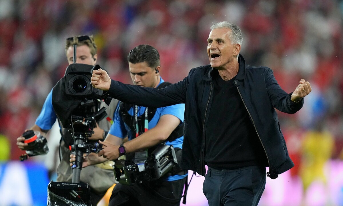 HLV Carlos Queiroz lập kỷ lục ở World Cup: Dấu ấn lịch sử cho Ghana và cơ hội theo dõi đỉnh cao cùng RR88 baccarat - hình ảnh - winrr88.com HLV Carlos Queiroz lập kỷ lục ở World Cup: Dấu ấn lịch sử cho Ghana và cơ hội theo dõi đỉnh cao cùng RR88 baccarat - hình ảnh - winrr88.com