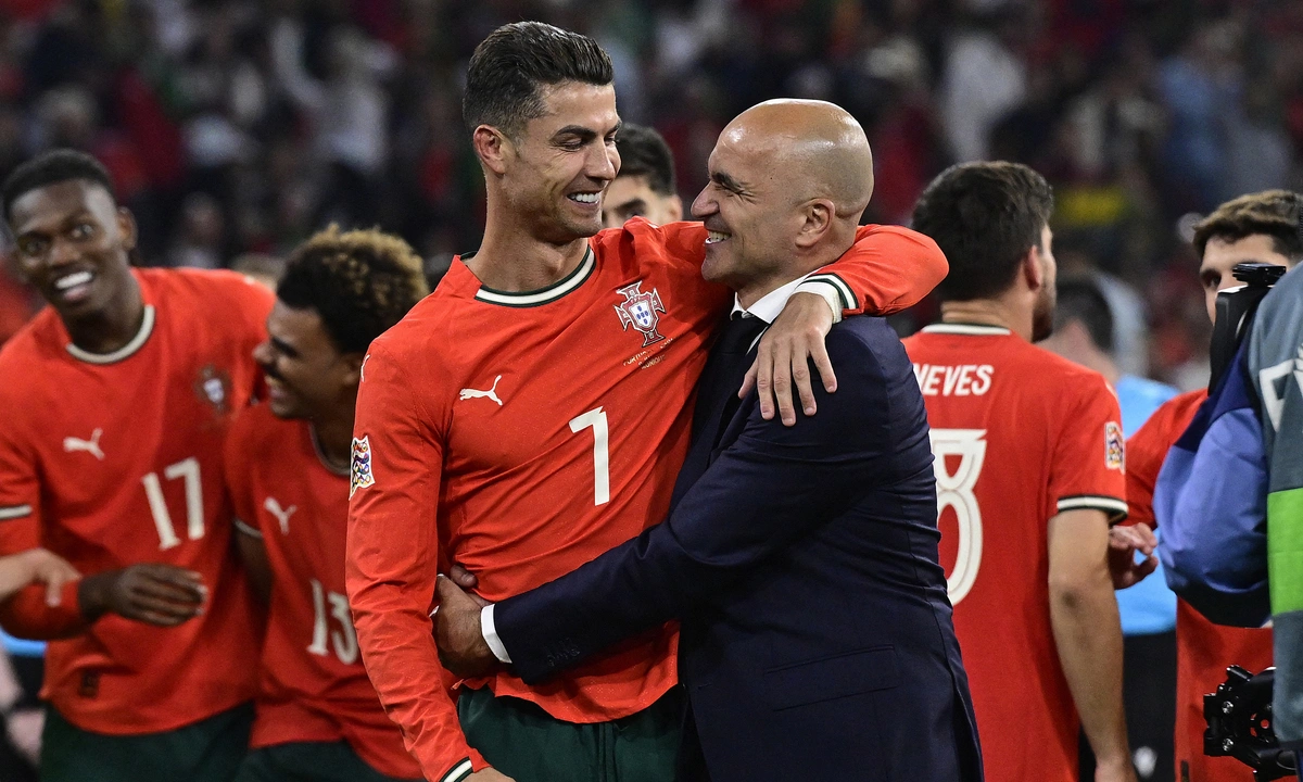 HLV tuyển Bồ Đào Nha đàm phán dẫn dắt Ronaldo ở Al Nassr - hình ảnh - winrr88.com
