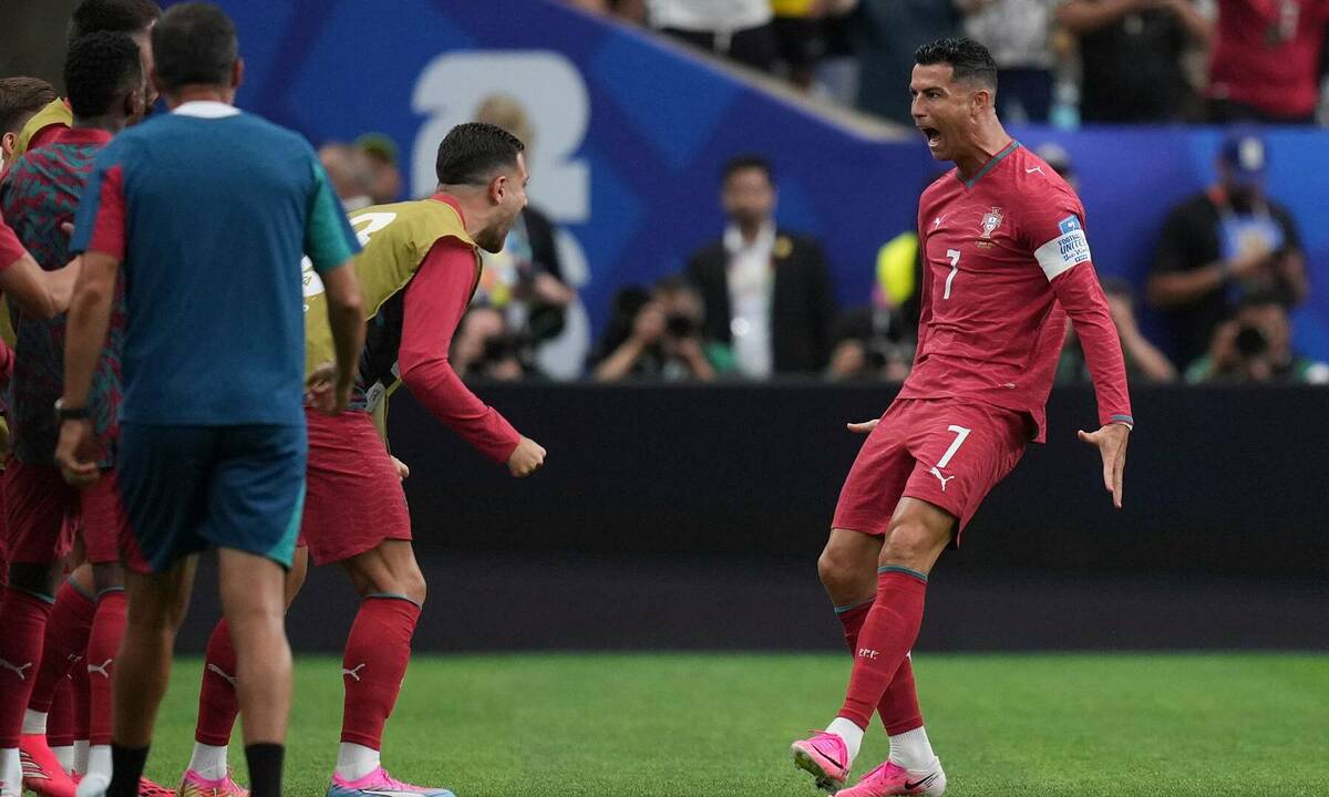 Ibrahimovic chê Ronaldo: ‘Cứ như vừa trở về từ hành tinh khác’ - hình ảnh - winrr88.com Ibrahimovic chê Ronaldo: ‘Cứ như vừa trở về từ hành tinh khác’ - hình ảnh - winrr88.com