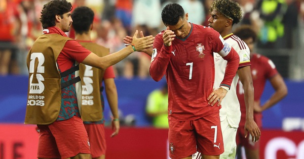 Ibrahimovic chê HLV Martinez không dám hy sinh Ronaldo, khiến Bồ Đào Nha bị loại cay đắng - hình ảnh - winrr88.com