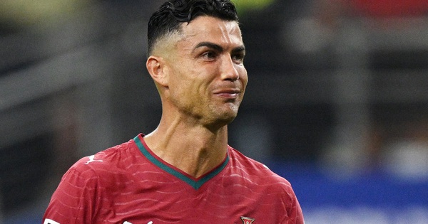 Ronaldo nghẹn ngào chia tay World Cup: Khoảnh khắc xúc động và cơ hội mới cùng RR88 cược thể thao - hình ảnh - winrr88.com Ronaldo nghẹn ngào chia tay World Cup: Khoảnh khắc xúc động và cơ hội mới cùng RR88 cược thể thao - hình ảnh - winrr88.com