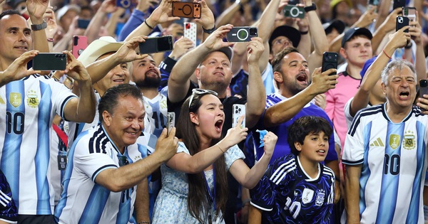 Messi trở về ‘nhà’ trước cuộc gặp Cabo Verde, cơn sốt lên đỉnh điểm - hình ảnh - winrr88.com Messi trở về ‘nhà’ trước cuộc gặp Cabo Verde, cơn sốt lên đỉnh điểm - hình ảnh - winrr88.com